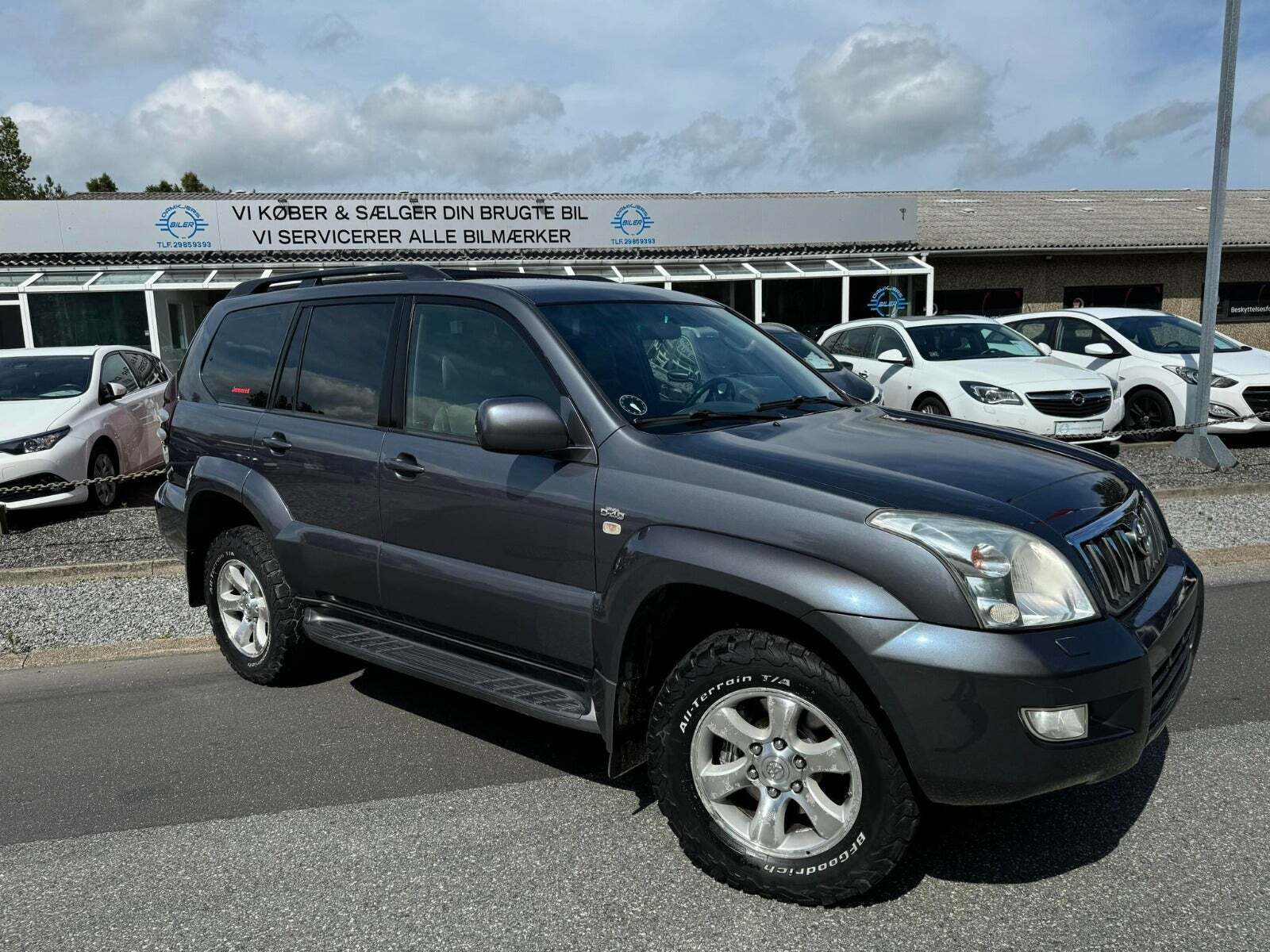 Grå Toyota Land Cruiser fra 2007