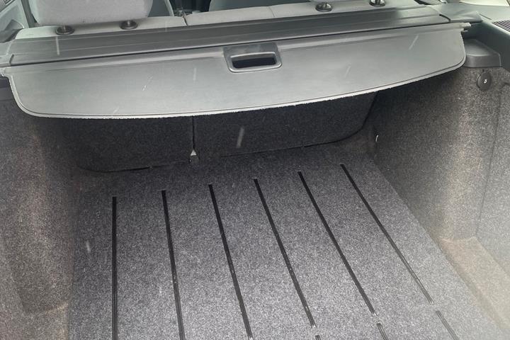 Grå Skoda Fabia fra 2002