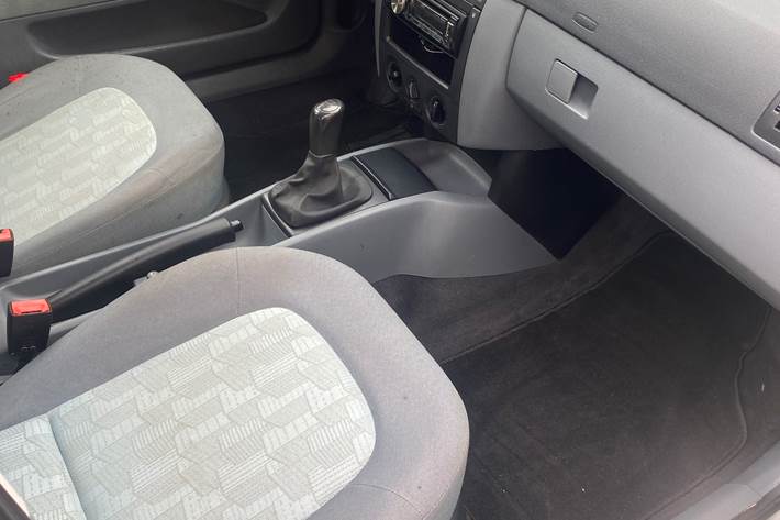 Grå Skoda Fabia fra 2002