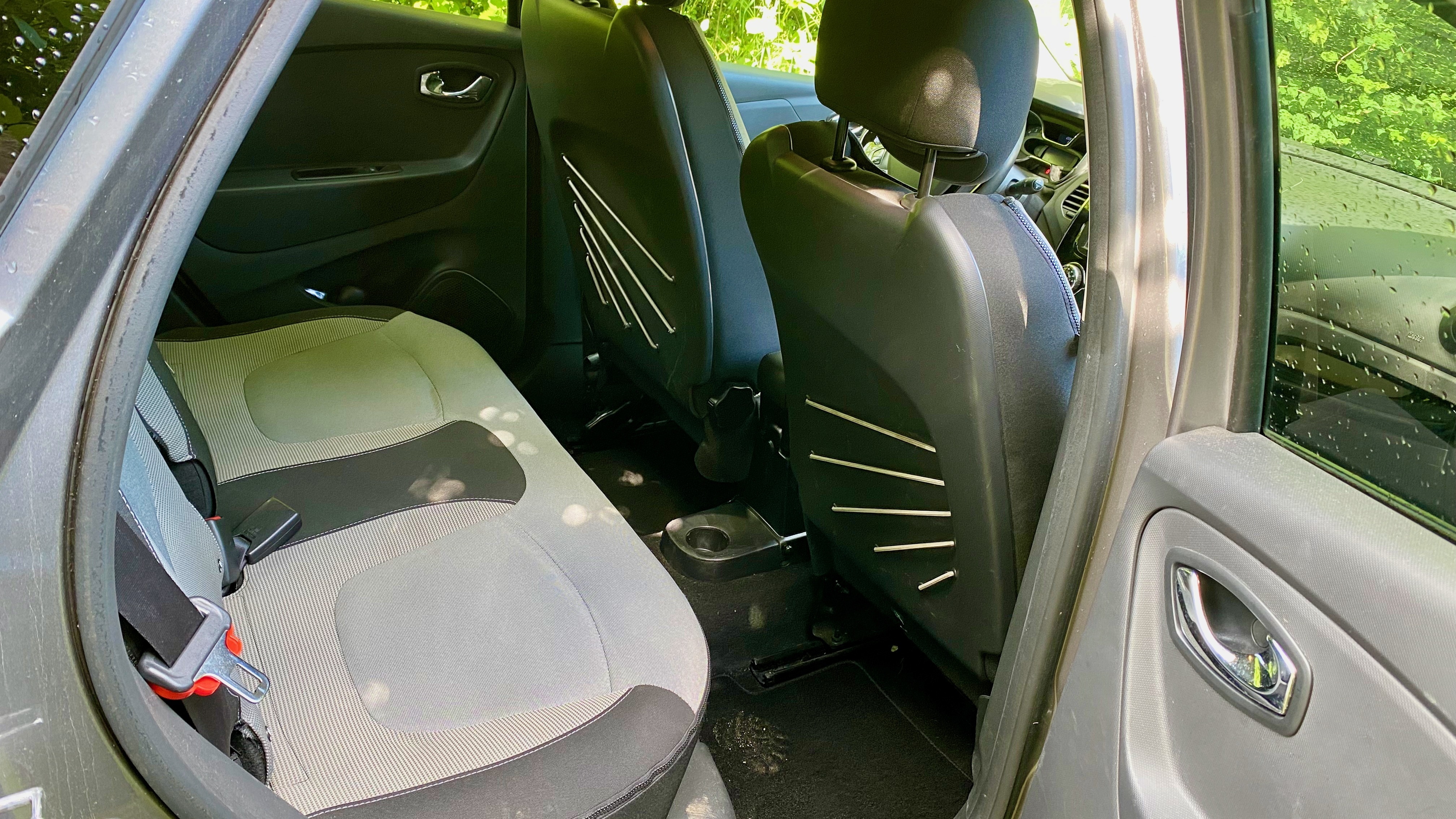 Grå Renault Captur fra 2015