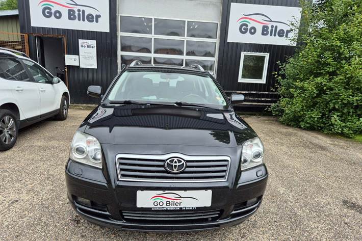 Grøn Toyota Avensis fra 2005