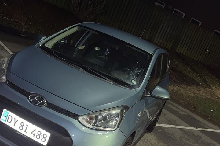 Blå Hyundai i10 fra 2015