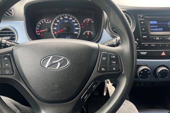 Blå Hyundai i10 fra 2015