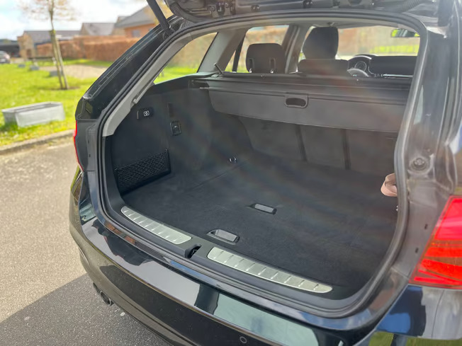 Sort BMW 3-Serie fra 2019