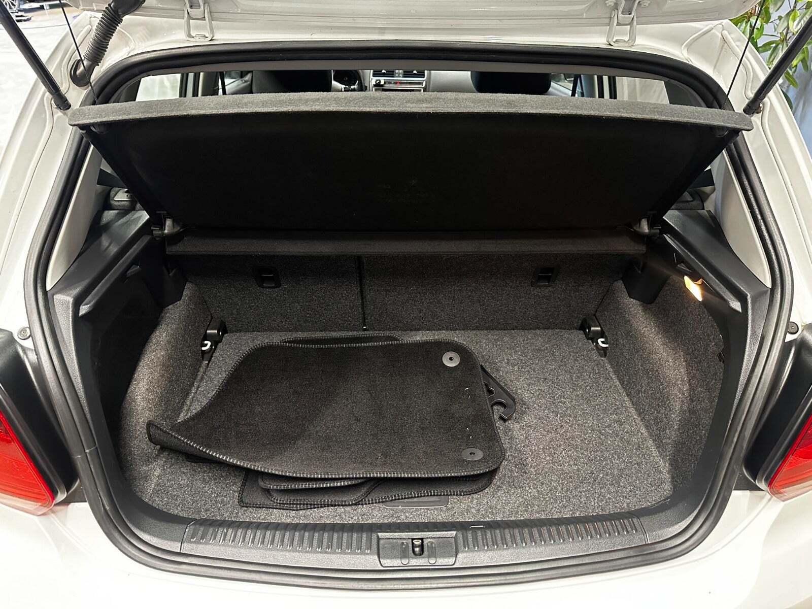 Gul VW Polo fra 2014