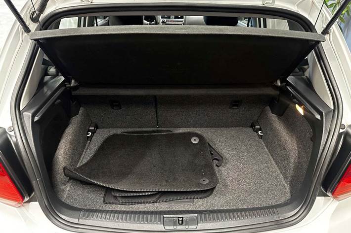 Gul VW Polo fra 2014