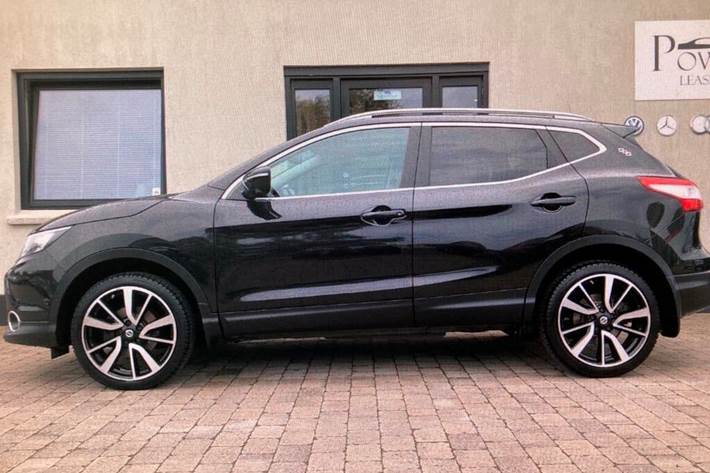 Sort Nissan Qashqai fra 2014