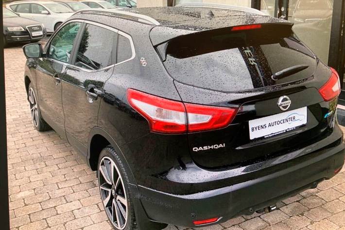 Sort Nissan Qashqai fra 2014