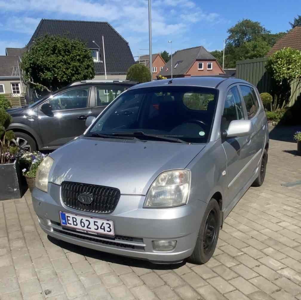 Grå Kia Picanto fra 2004