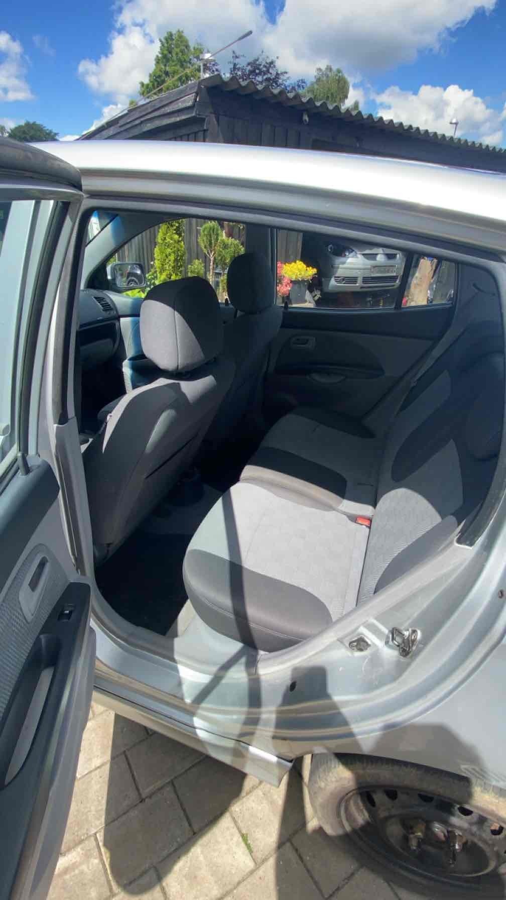 Grå Kia Picanto fra 2004