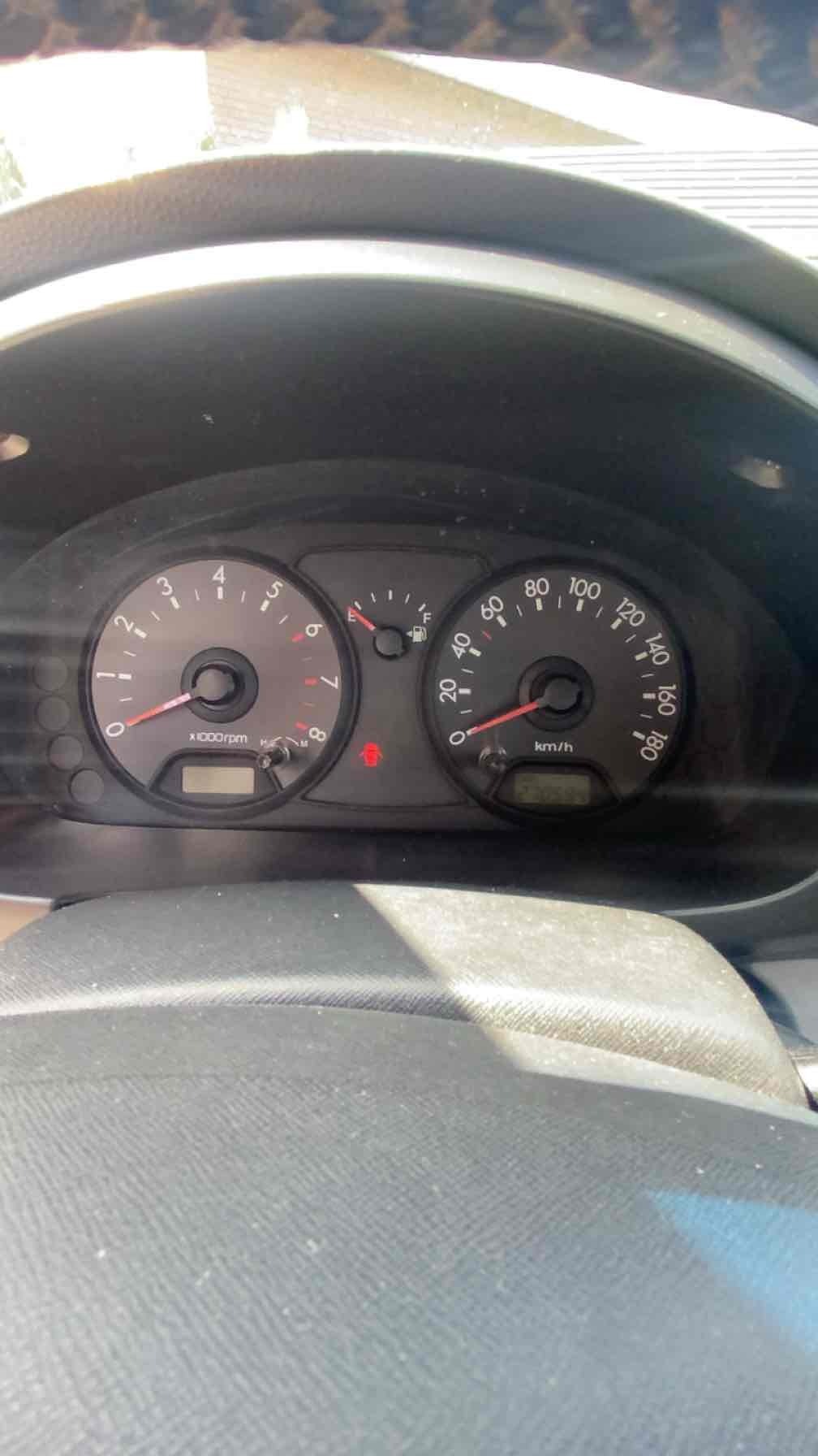 Grå Kia Picanto fra 2004