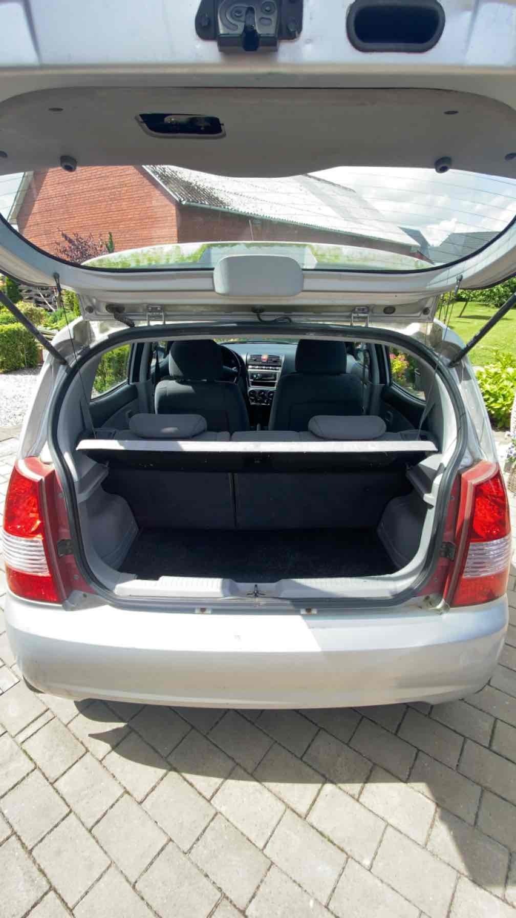 Grå Kia Picanto fra 2004