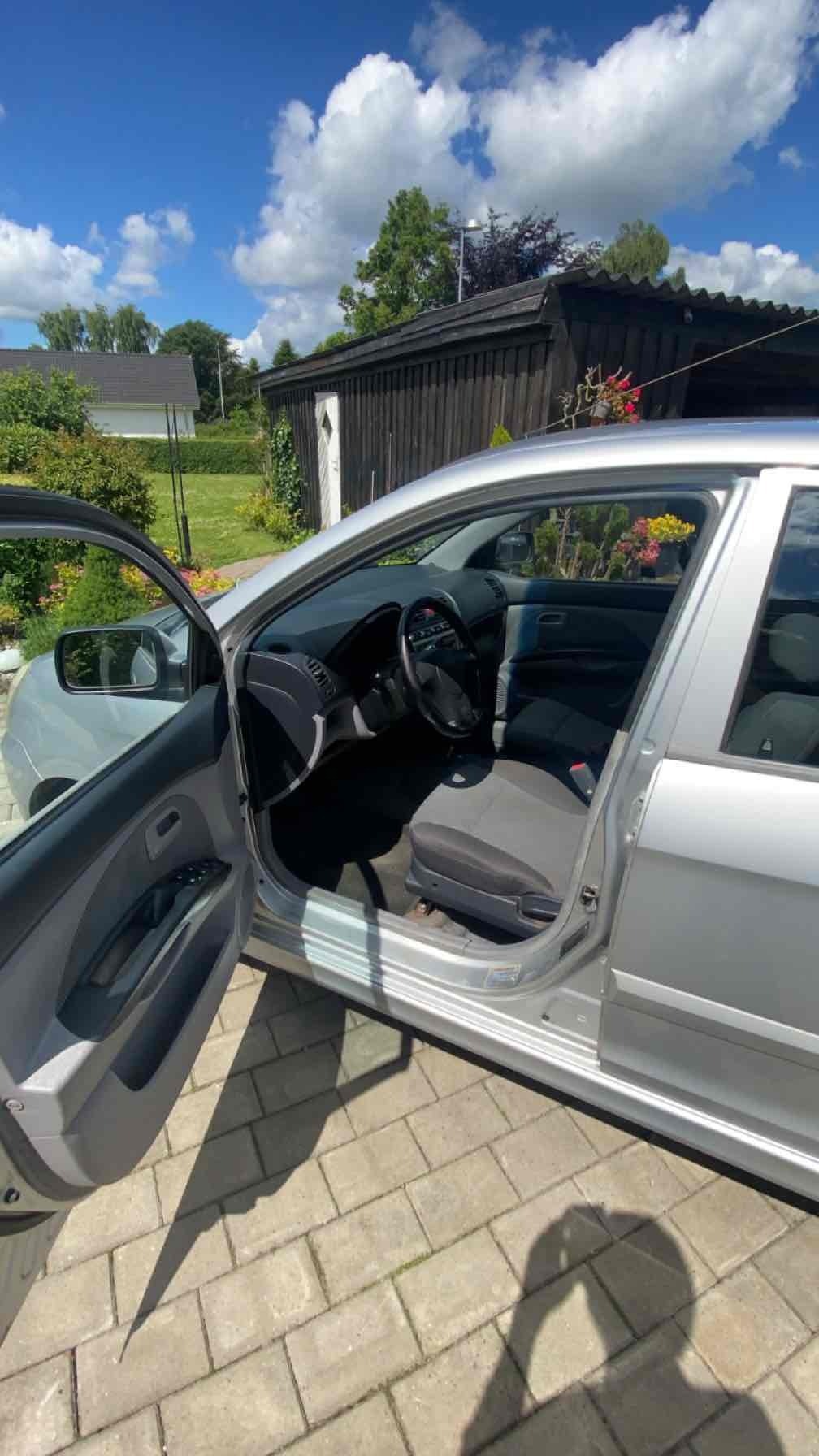 Grå Kia Picanto fra 2004