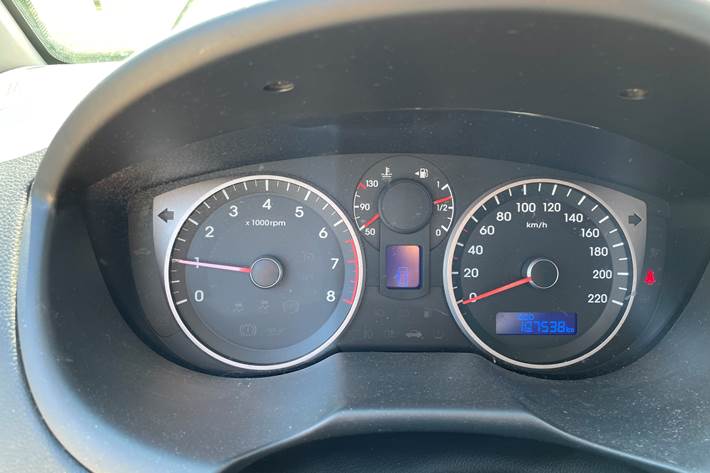 Grå Hyundai i20 fra 2014