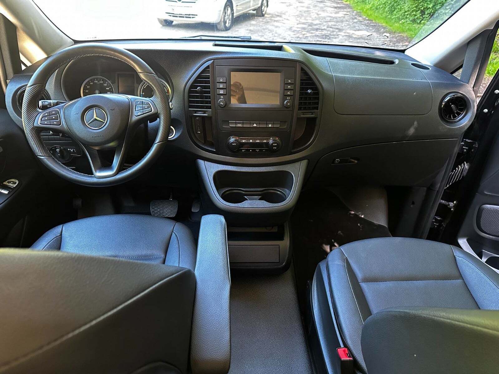 Mercedes eVito 129 Tourer PRO XL