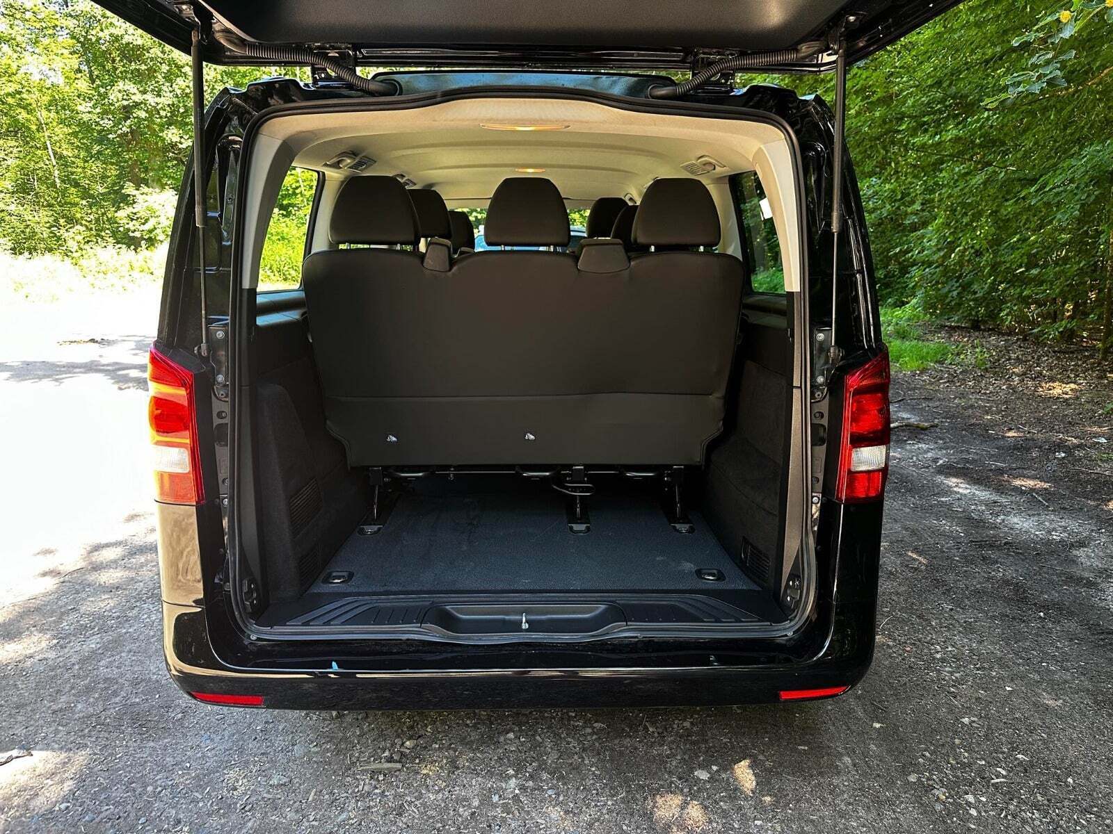 Sort Mercedes eVito 129 fra 2022