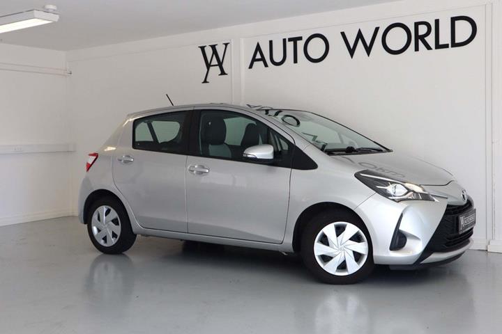 Sølv Toyota Yaris fra 2019