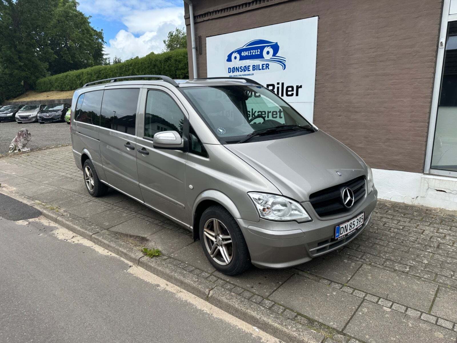 Orange Mercedes Vito 116 fra 2011