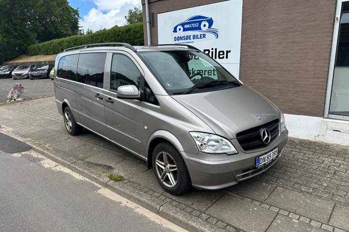 Orange Mercedes Vito 116 fra 2011