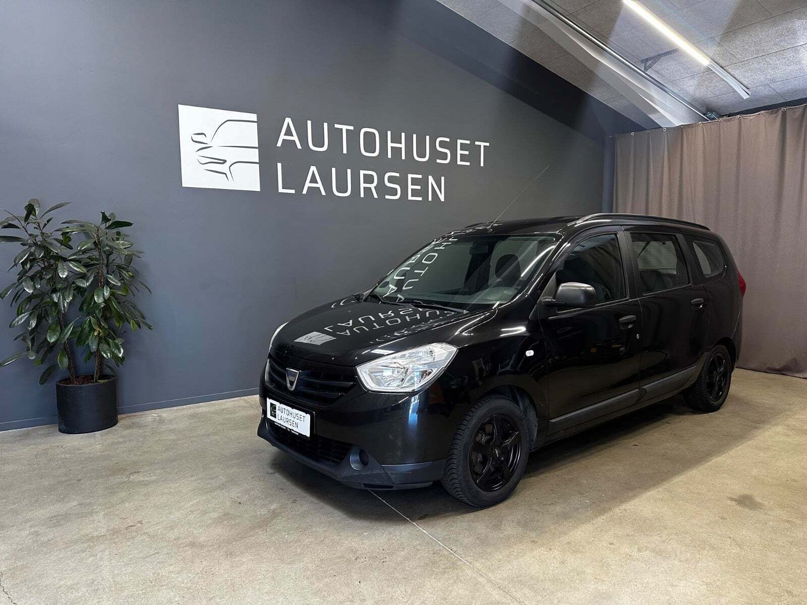 Sort Dacia Lodgy fra 2013 set udefra