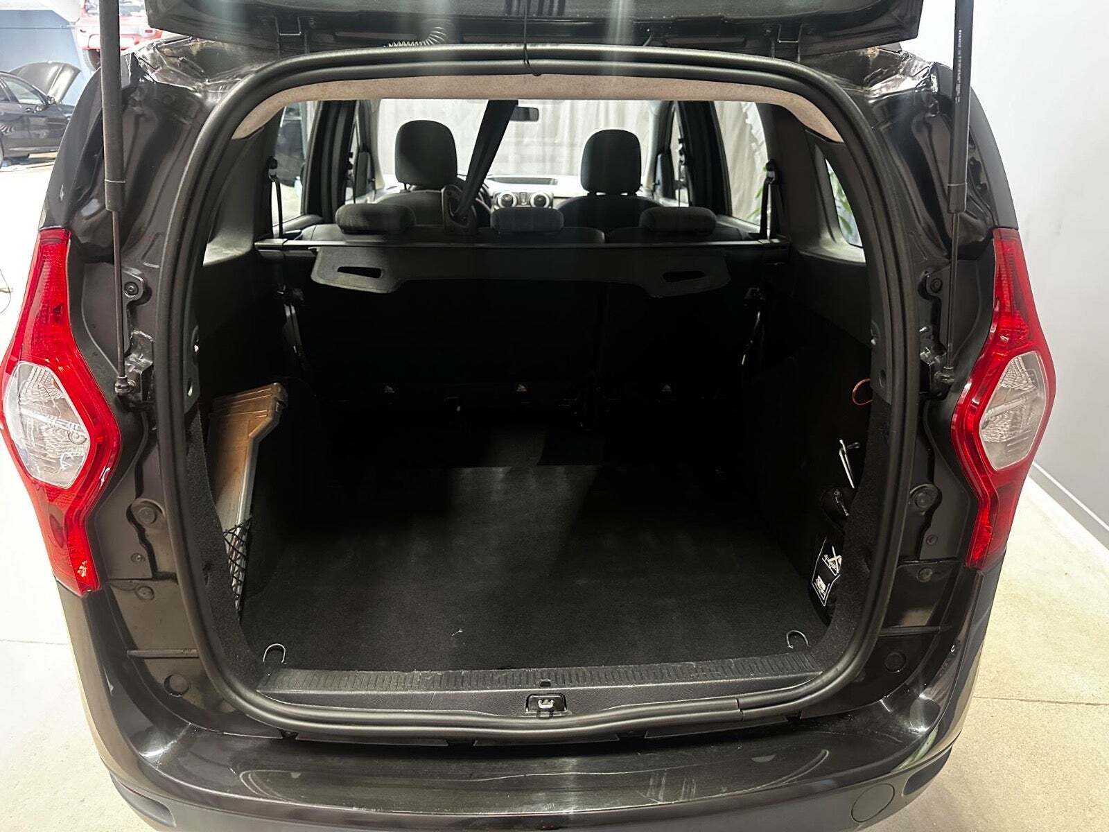 Sort Dacia Lodgy fra 2013