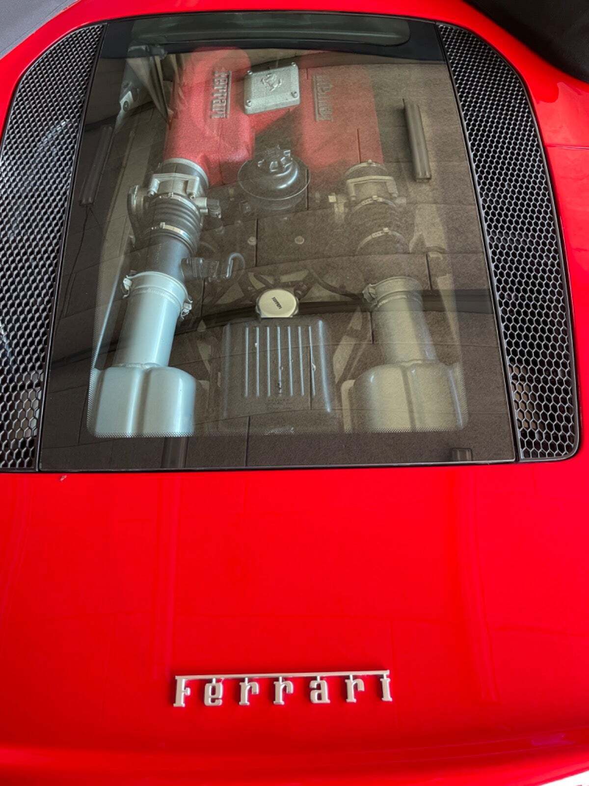 Rød Ferrari 360 fra 2003 set udefra