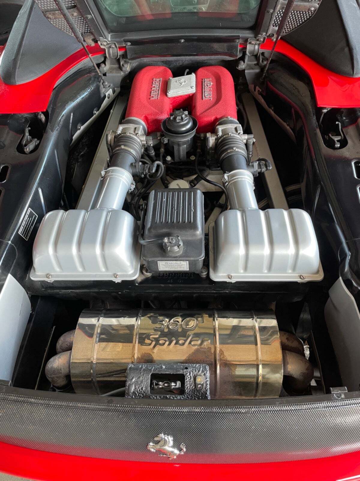 Rød Ferrari 360 fra 2003 set udefra