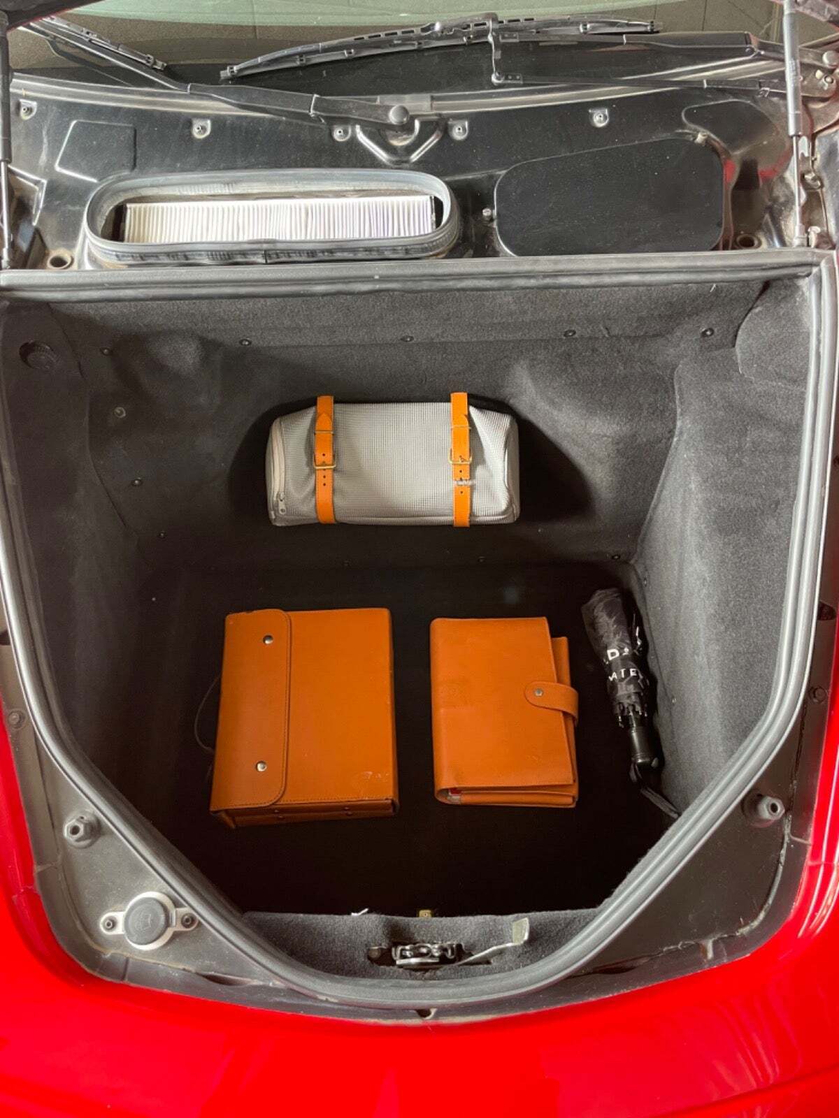 Rød Ferrari 360 fra 2003 set udefra