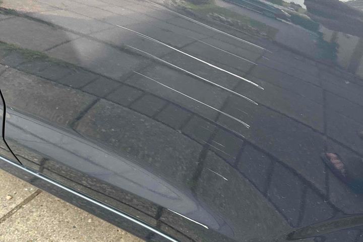 Grå Hyundai i10 fra 2021