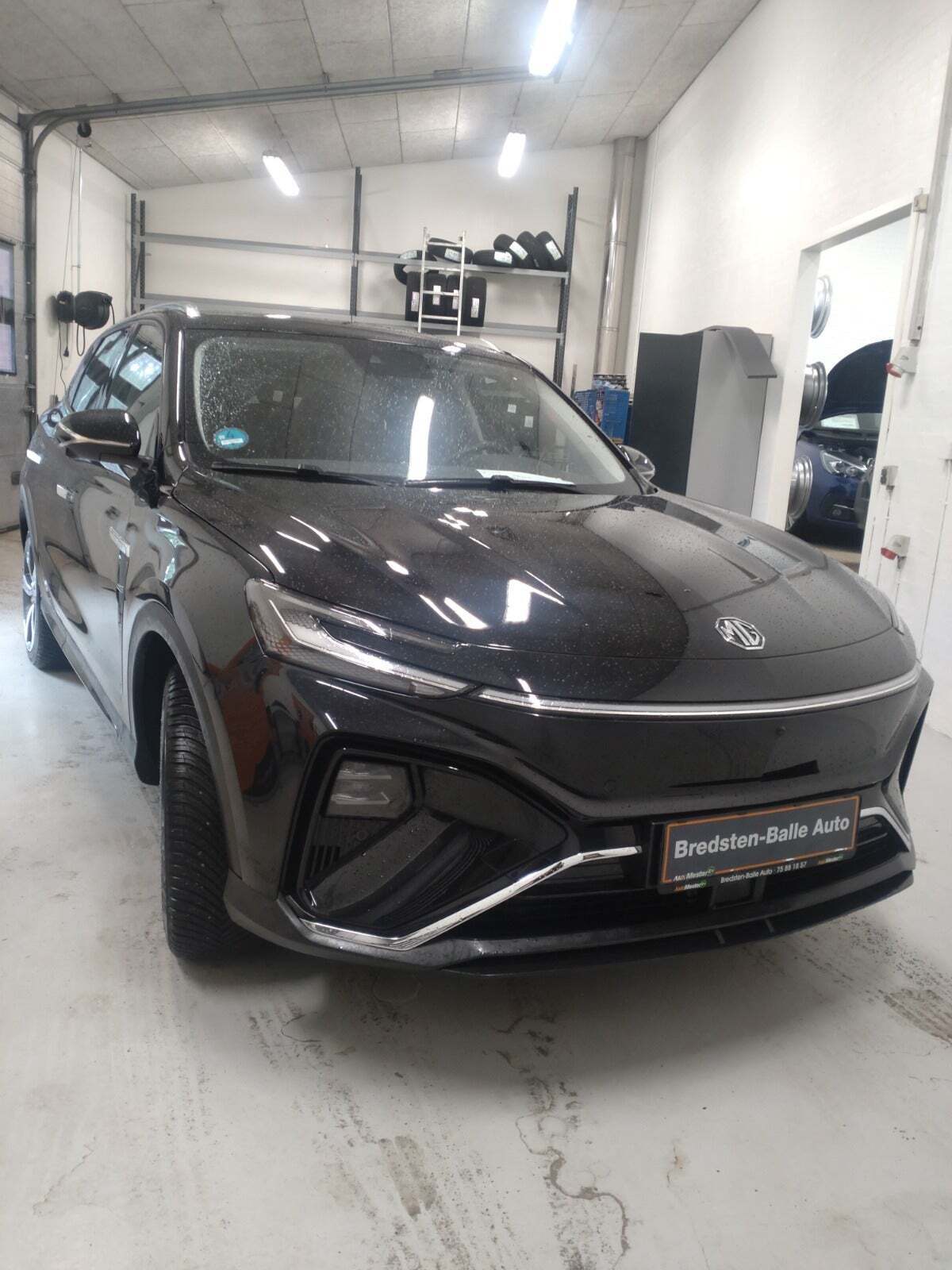 Grå MG Marvel R fra 2023 set udefra