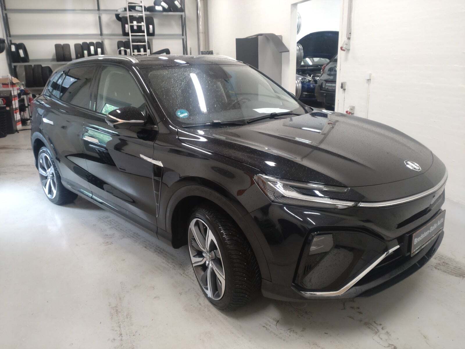 Grå MG Marvel R fra 2023 set udefra