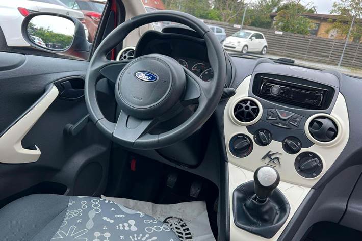 Rød Ford Ka fra 2011