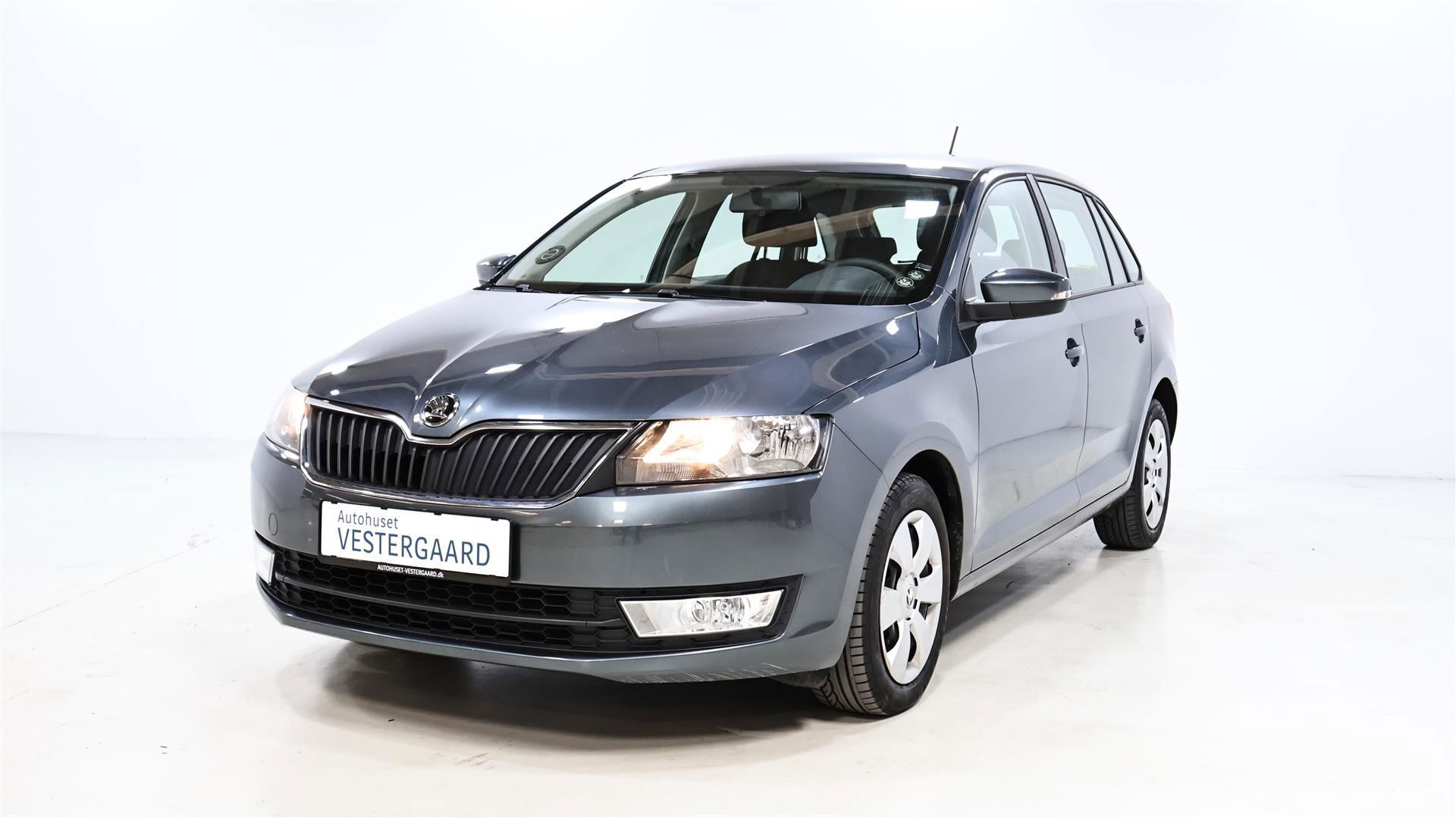 Grå Skoda Rapid fra 2016