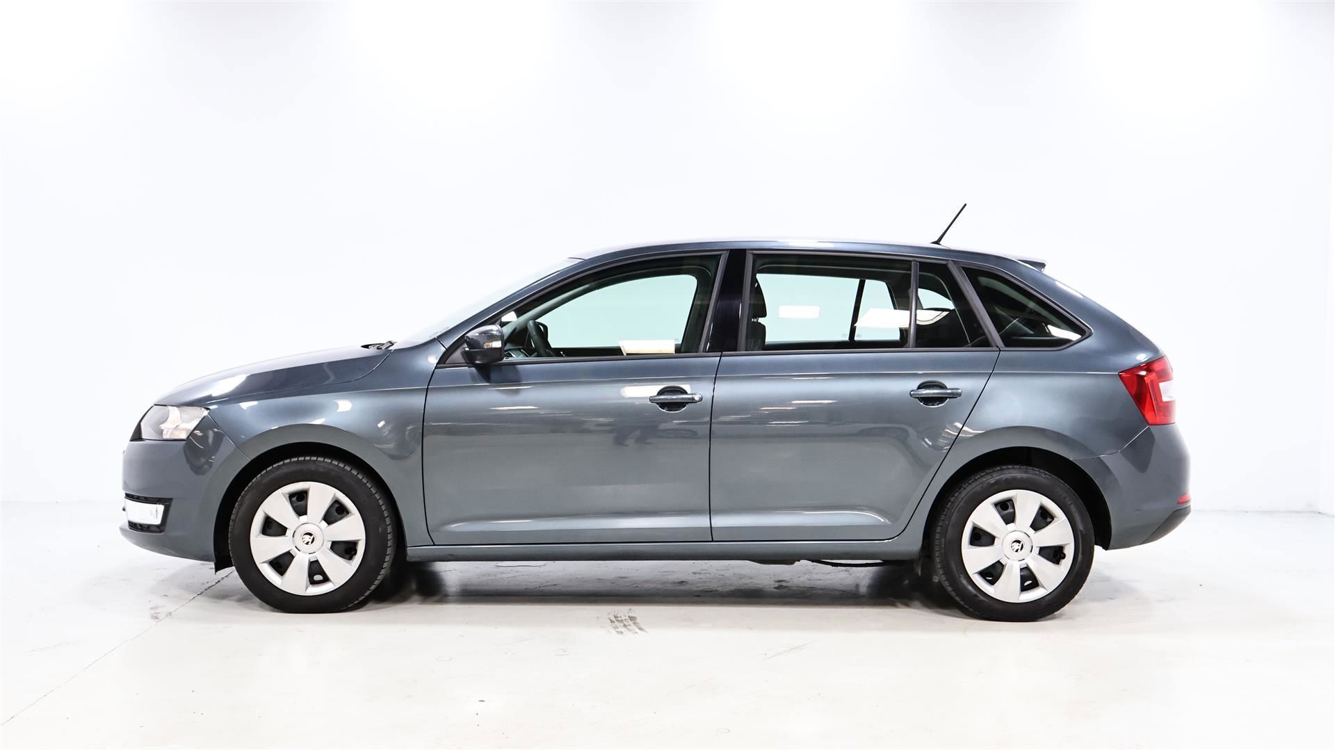 Grå Skoda Rapid fra 2016