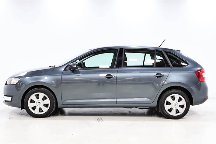 Grå Skoda Rapid fra 2016