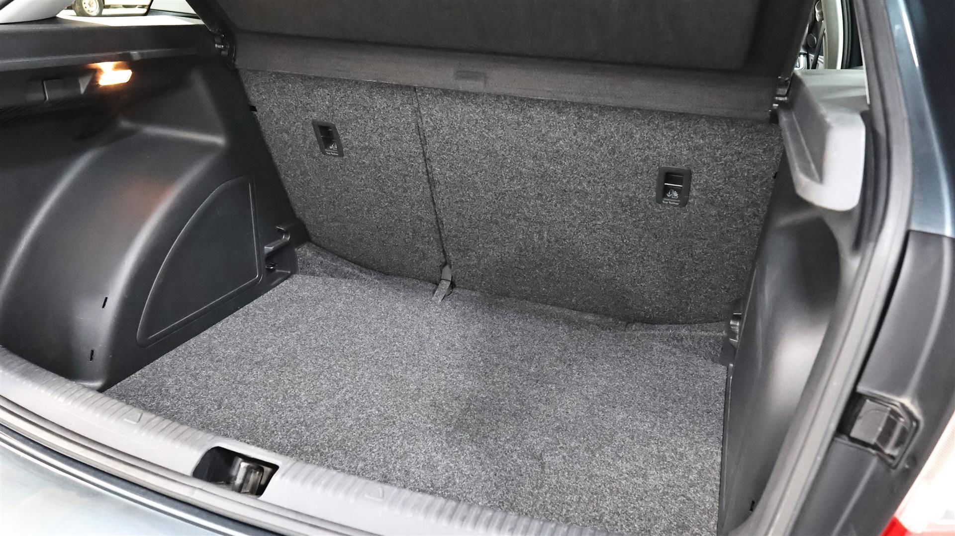 Grå Skoda Rapid fra 2016