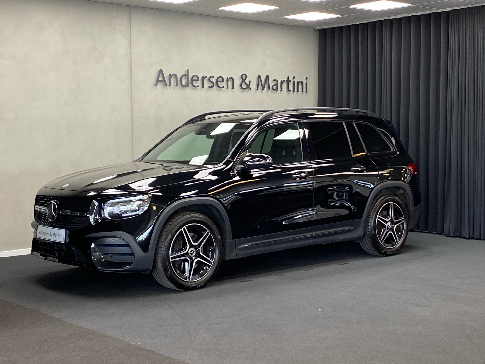 Sort Mercedes GLB220 d fra 2021