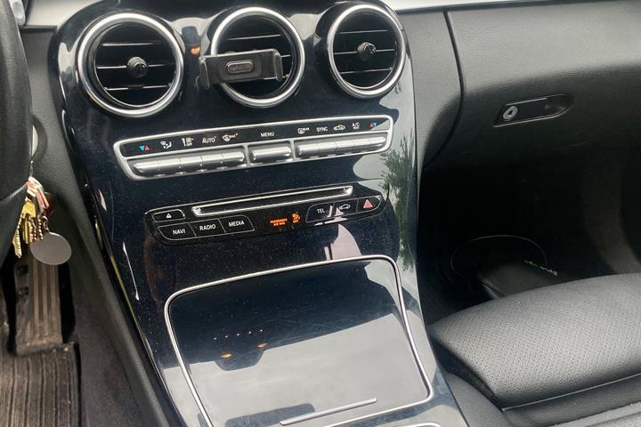 Grå Mercedes C-Klasse fra 2016