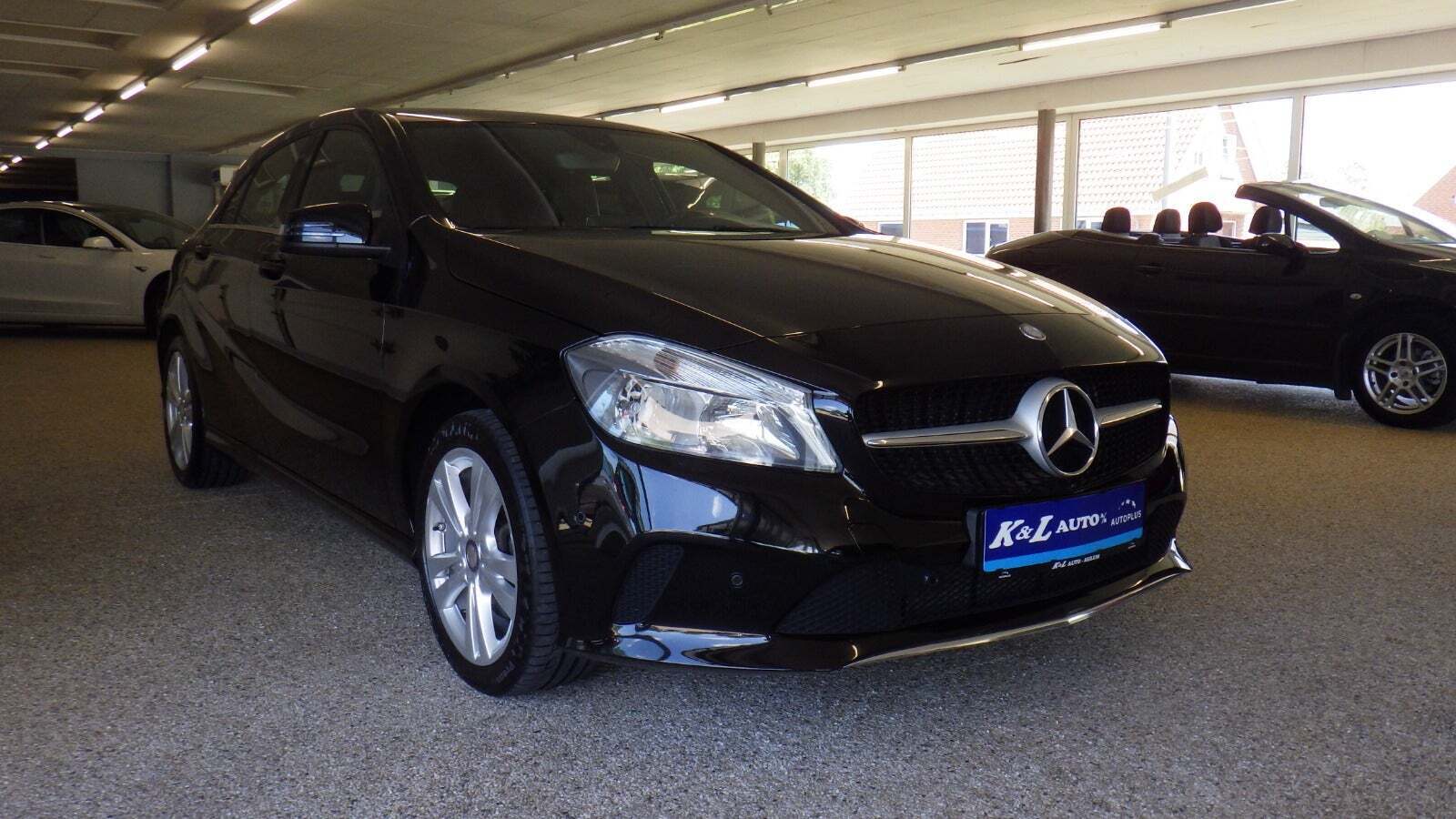 Sort Mercedes A200 fra 2016