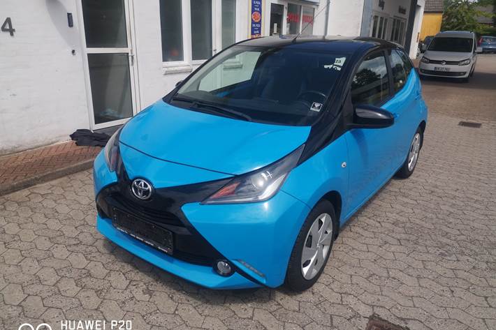 Blå Toyota Aygo fra 2015