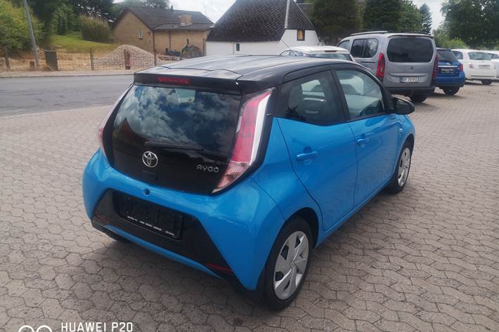 Blå Toyota Aygo fra 2015