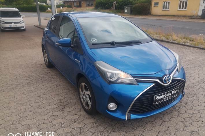 Blå Toyota Yaris fra 2016