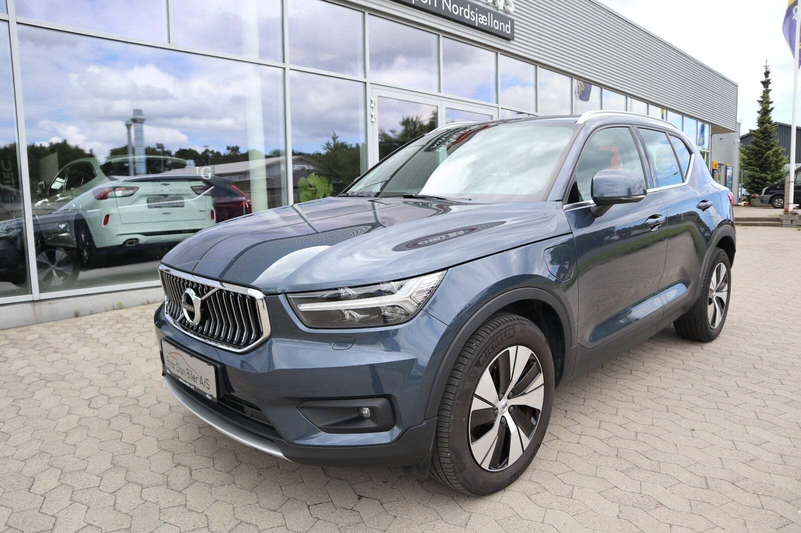 Blå Volvo XC40 fra 2021