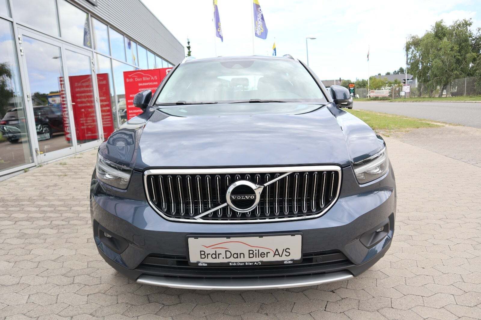 Blå Volvo XC40 fra 2021