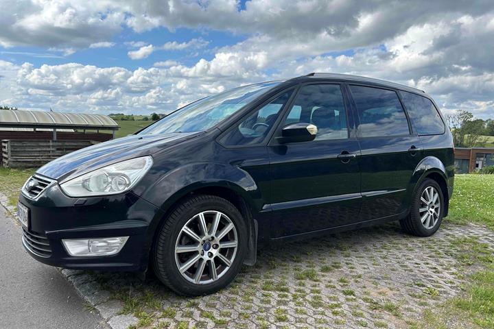Sort Ford Galaxy fra 2010