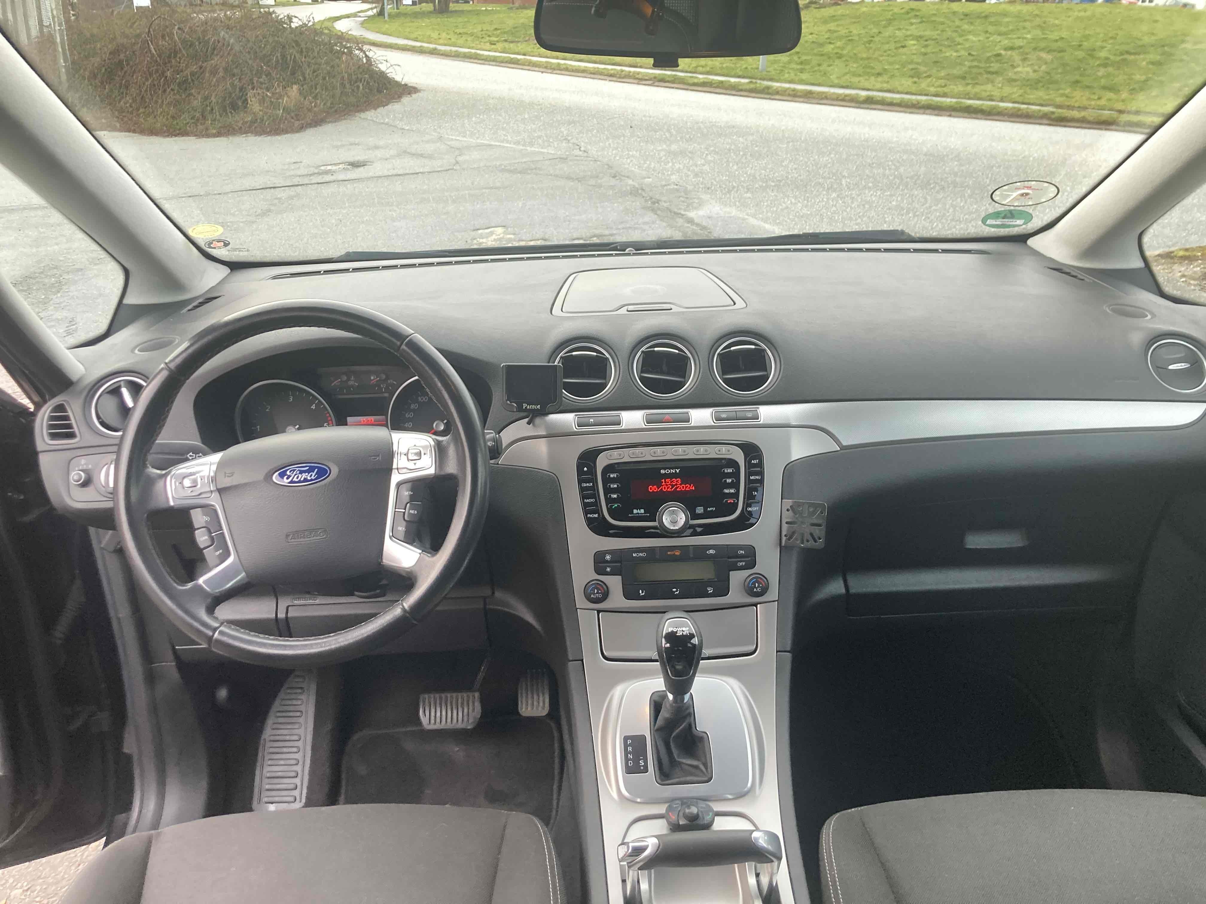 Sort Ford Galaxy fra 2010