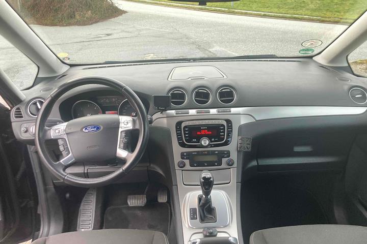 Sort Ford Galaxy fra 2010