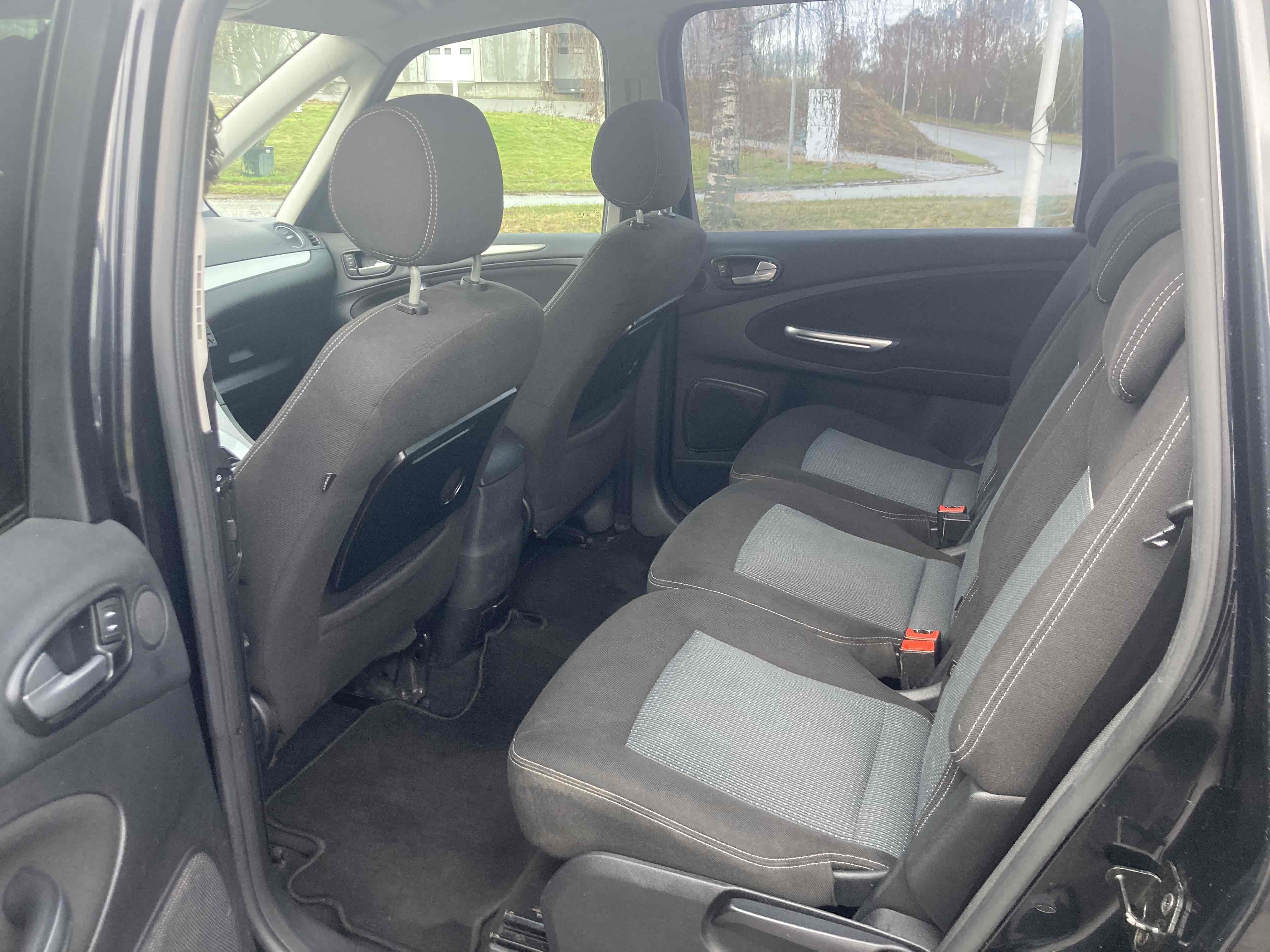 Sort Ford Galaxy fra 2010