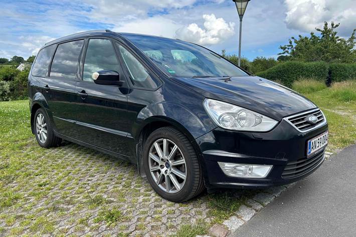 Sort Ford Galaxy fra 2010