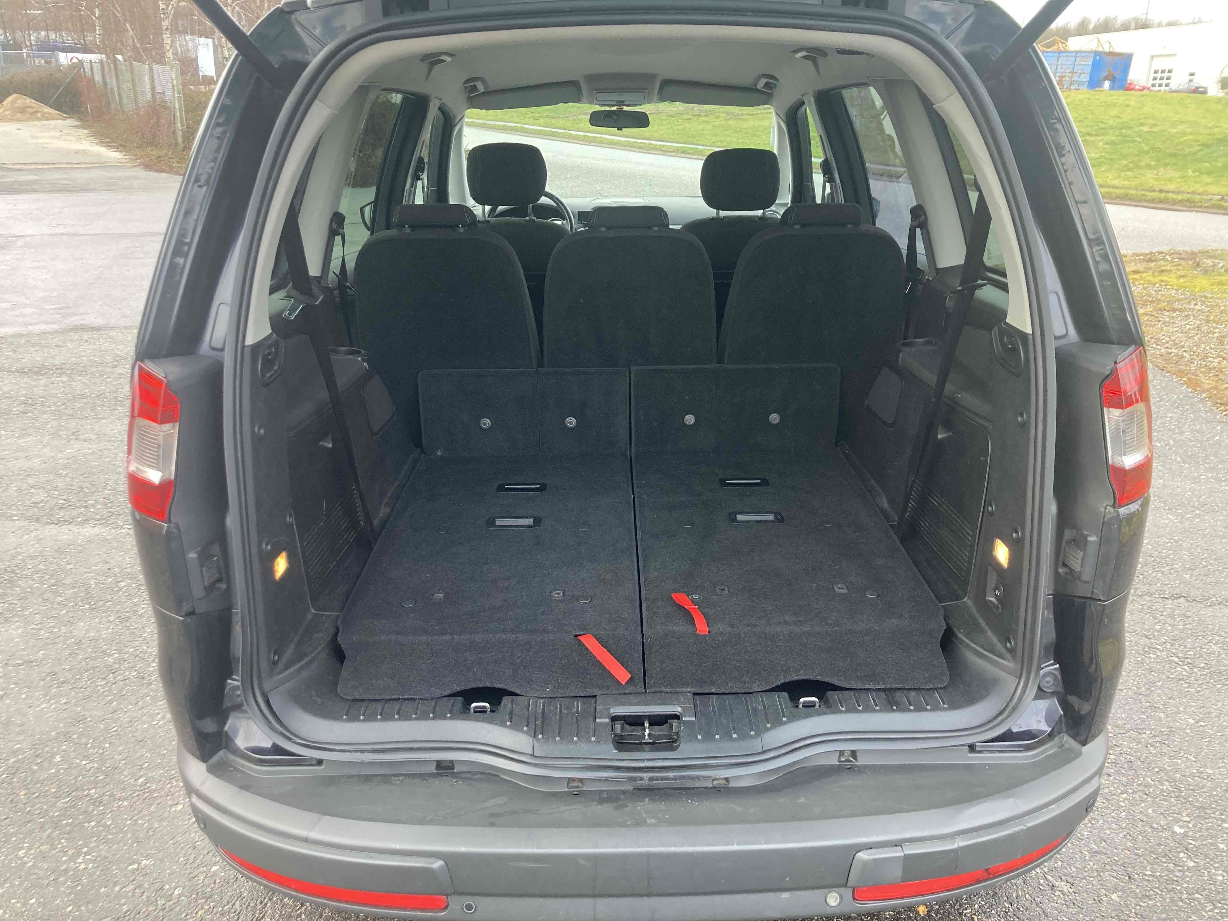 Sort Ford Galaxy fra 2010